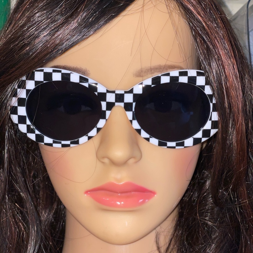 Round Frame Checkerboard Sunglasses - Picture 2 of 15